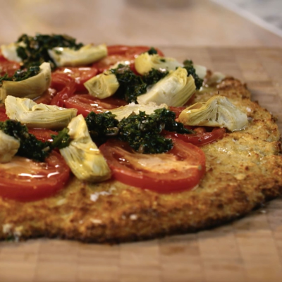 the-detox-kitchen-gluten-free-cauliflower-crust-pizza-with-plum-tomatoes-artichoke-and-basil-pesto