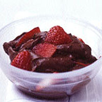 avocado-chocolate-mousse-with-strawberries
