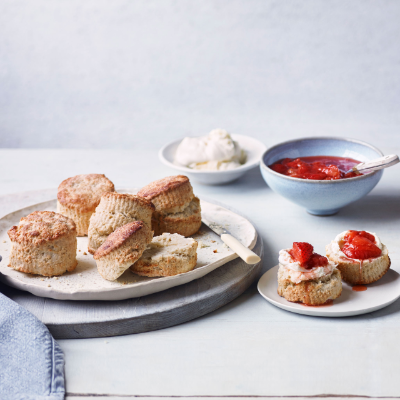 almond-scones-with-strawberry-compote