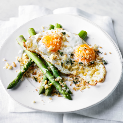 asparagus-with-double-eggs-and-parmesan-crumbs