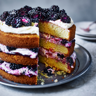 blackberry-cake-with-marshmallow-frosting