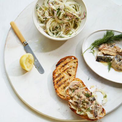 bruschetta-with-sardines-and-fennel