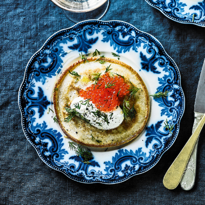 buckwheat-blinis-with-soured-cream-caviar