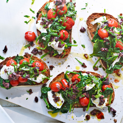 buttered-spinach-tomato-and-mozzarella-toasts