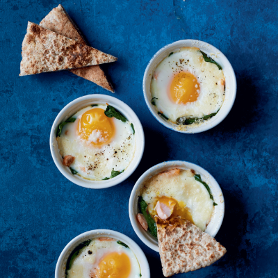 baked-eggs-with-spinach-salmon