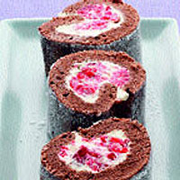 chocolate-roulade-with-raspberry-cream