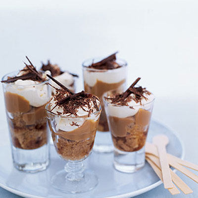 caramel-trifle-shots-with-kahla
