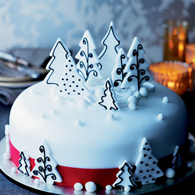 christmas-cake-decorated