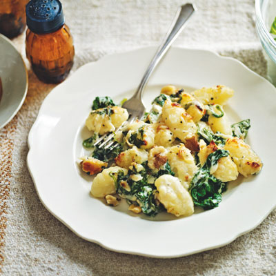 cheese-gnocchi-with-spinach-and-walnuts