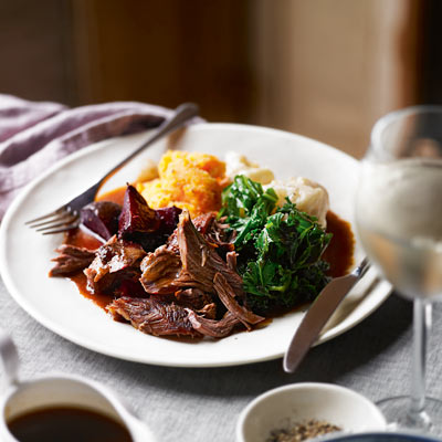 cider-roasted-lamb-with-beetroot-and-apple-gravy