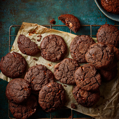 chocolate-rye-crackle-cookies