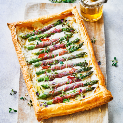 cheese-prosciutto-asparagus-puff-pastry-tart
