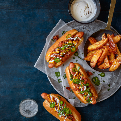 chilli-dogs-with-crispy-potatoes-and-soured-cream