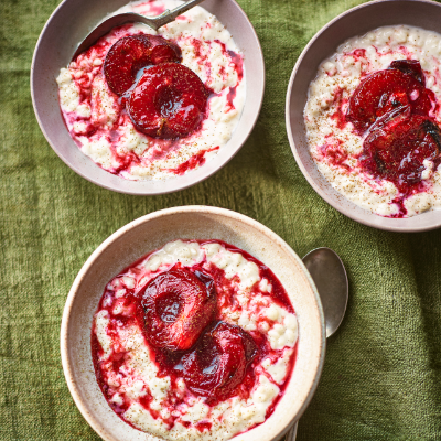 cinnamon-coconut-rice-pudding-with-roasted-spiced-plums