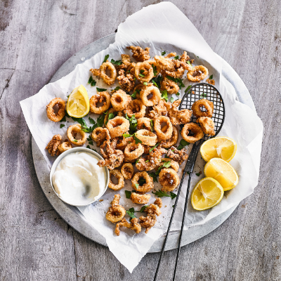 crispy-calamari-with-garlic-lemon-mayonnaise