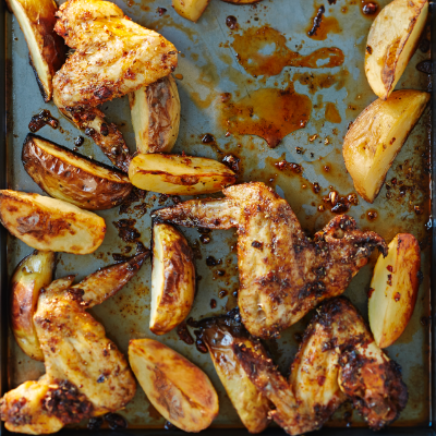 chicken-wings-with-potato-wedges