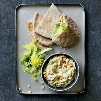courgette-spicy-houmous-pittas