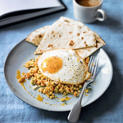 crunchy-houmous-with-chilli-fried-eggs