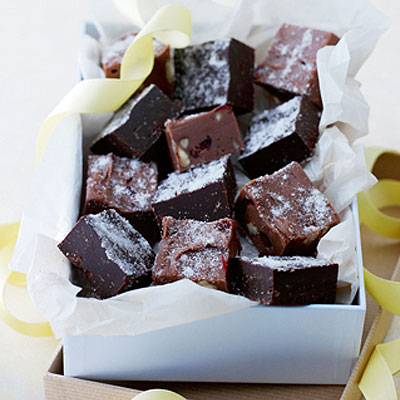easy-chocolate-fudge-with-fruit-and-nuts
