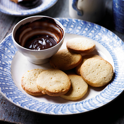 ginger-honey-biscuits-with-chocolate-honey-dip