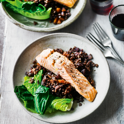 grilled-salmon-with-red-wine-braised-lentils