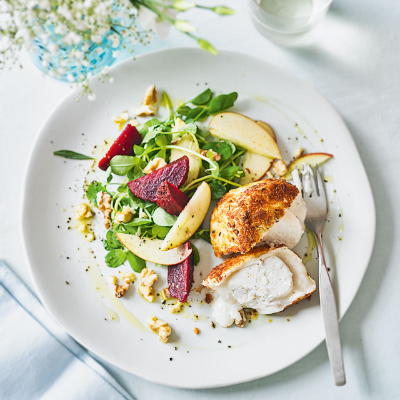 Goat's cheese, apple & beetroot salad