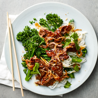 japanese-style-beef-and-broccoli-noodles