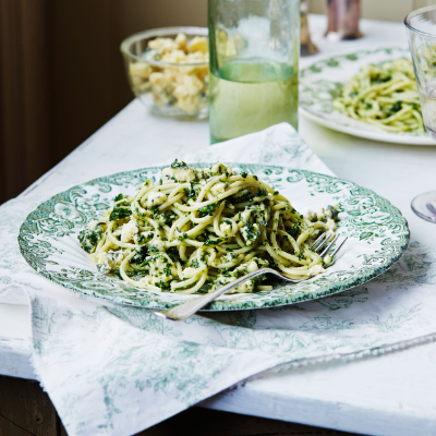 kale-pesto-spaghetti-with-stilton-or-ham-recipe-waitrose