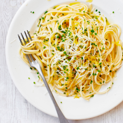 Linguine with chives and lemon