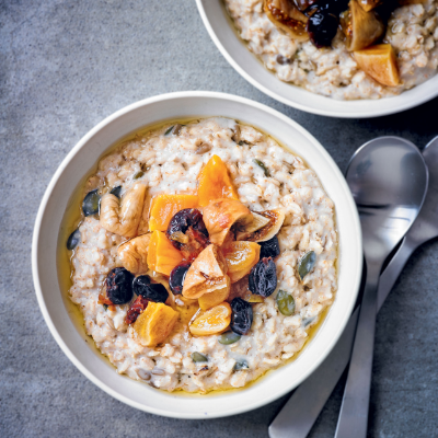 overnight-oats-with-tea-soaked-dried-fruit