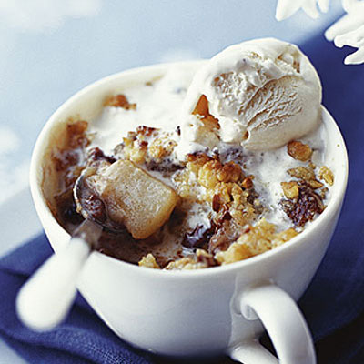pear-crumble-with-chocolate-chunks-and-hazelnuts