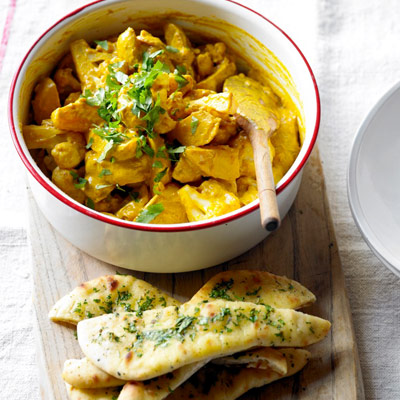 potato-cauliflower-curry-with-garlic-naan-wedges