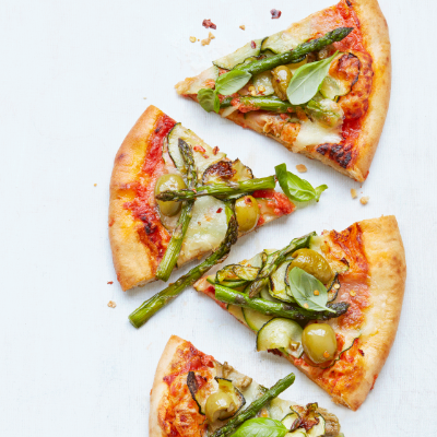 pizza-with-courgettes-asparagus-olives-and-mozzarella