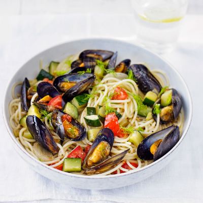 provenal-mussels-with-spaghetti