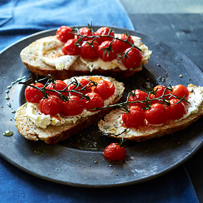 parsnip-soda-bread-with-ricotta-roasted-tomatoes