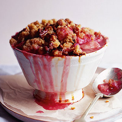 rhubarb-and-apple-crumble-with-walnuts