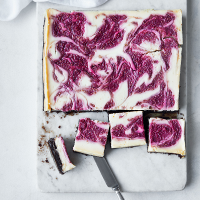 raspberry-swirled-cheesecake-brownie-squares