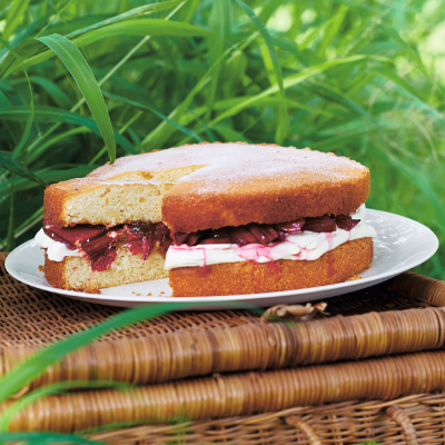 rhubarb-and-ginger-victoria-sandwich