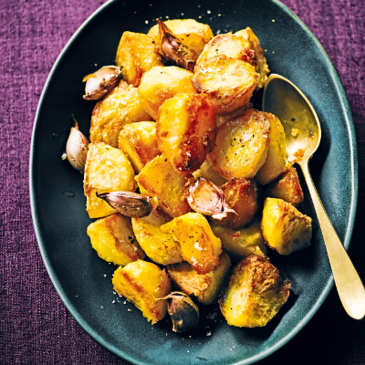 roast-potatoes-with-garlic