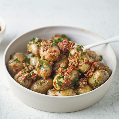 roast-potatoes-with-a-sun-dried-tomato-tapenade-dressing