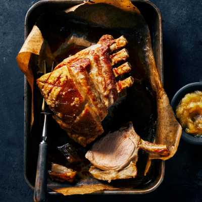 roasted-rack-of-pork-with-spiced-apple-and-pear-sauce