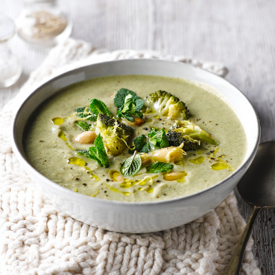 roasted-broccoli-almond-and-mint-soup