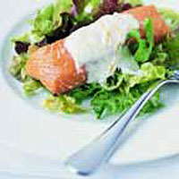 salmon-with-lemon-and-garlic-yogurt-dressing