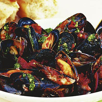 scottish-mussels-with-tomato-and-fresh-pesto-sauce