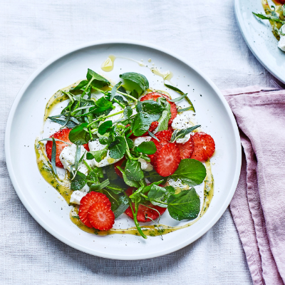 strawberry-tarragon-and-goats-cheese-salad