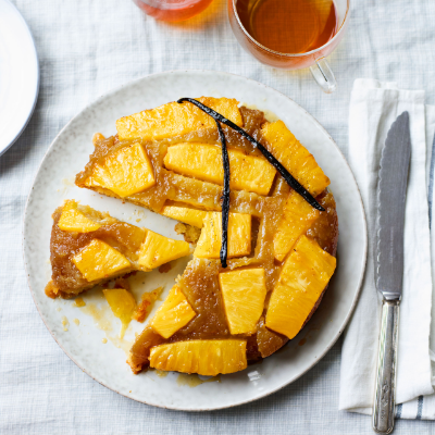 salted-caramel-pineapple-cake-with-vanilla