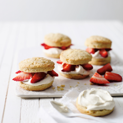 strawberry-camomile-shortcakes