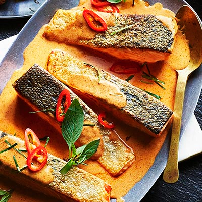 salmon-chu-chi-with-red-curry-sauce
