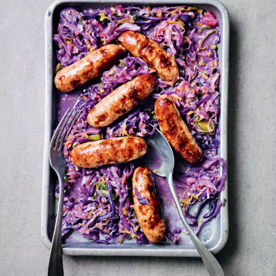 sausages-with-braised-leeks-red-cabbage