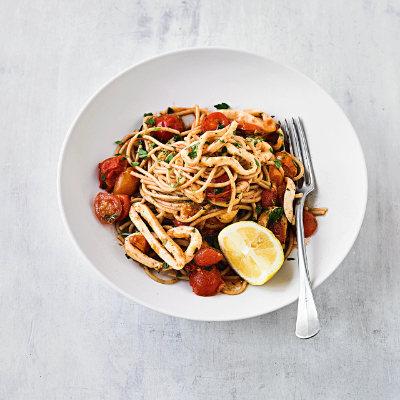 spaghetti-with-squid-tomatoes-chilli